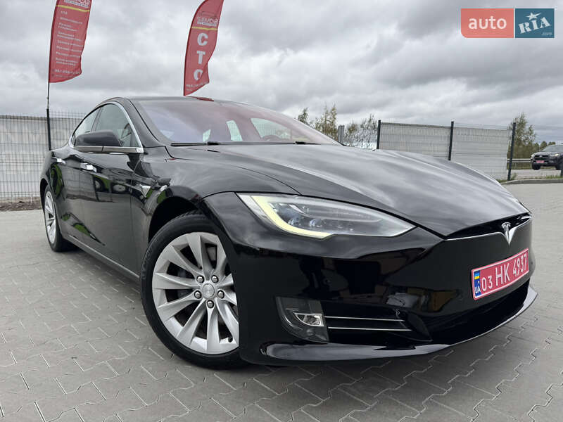 Лифтбек Tesla Model S 2017 в Ирпене
