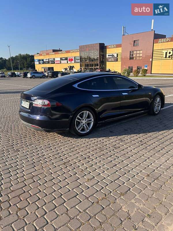 Лифтбек Tesla Model S 2013 в Львове