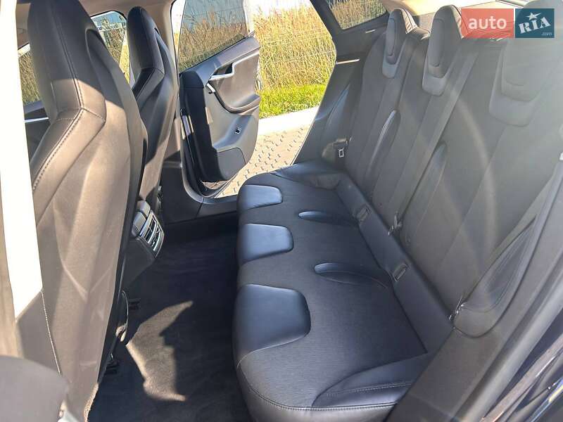 Лифтбек Tesla Model S 2013 в Львове