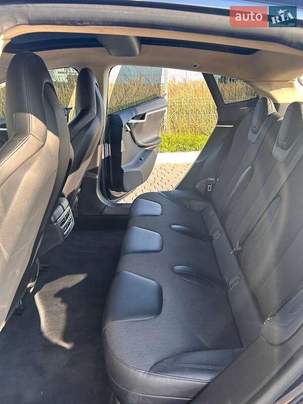 Лифтбек Tesla Model S 2013 в Львове