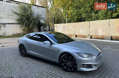 Лифтбек Tesla Model S 2013 в 