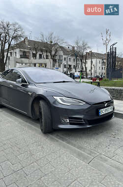 Лифтбек Tesla Model S 2016 в Львове