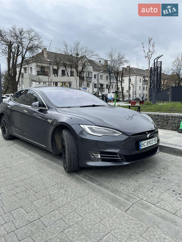 Лифтбек Tesla Model S 2016 в Львове