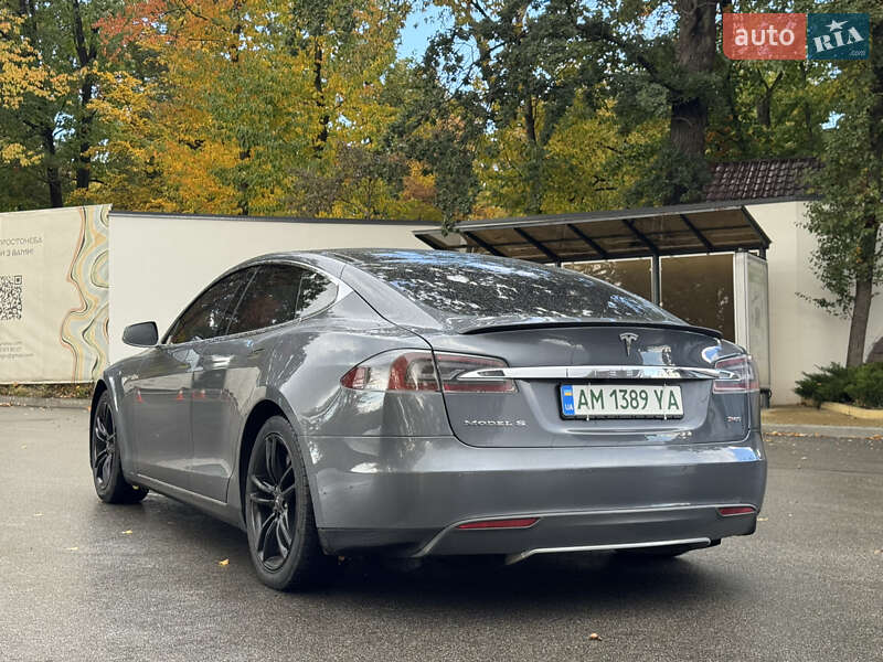 Лифтбек Tesla Model S 2013 в Киеве