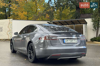 Лифтбек Tesla Model S 2013 в 