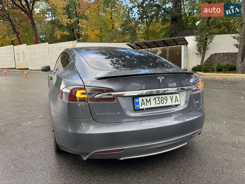 Лифтбек Tesla Model S 2013 в Киеве