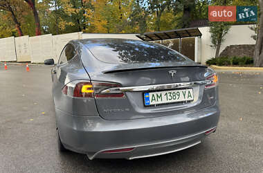 Лифтбек Tesla Model S 2013 в 