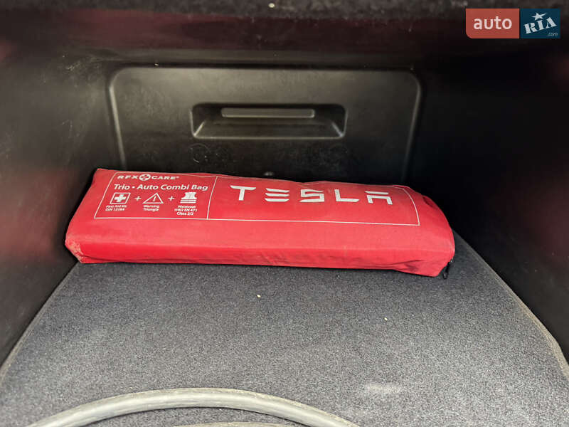 Лифтбек Tesla Model S 2013 в Киеве
