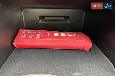 Лифтбек Tesla Model S 2013 в 