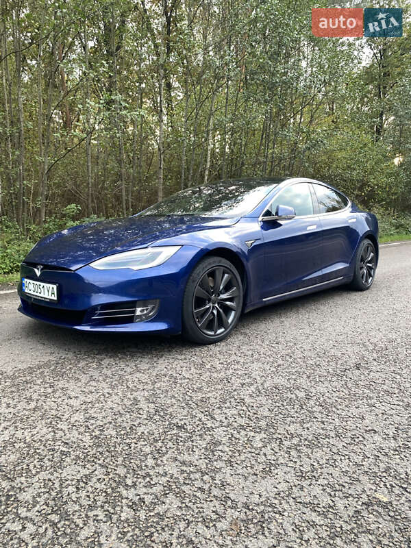 Лифтбек Tesla Model S 2019 в 