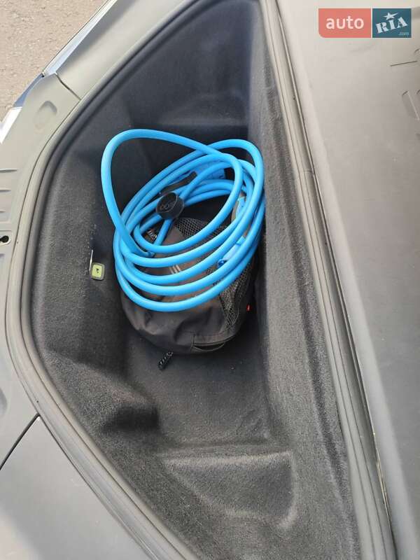 Лифтбек Tesla Model S 2018 в Кобеляках