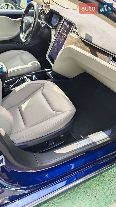 Ліфтбек Tesla Model S 2016 в Києві