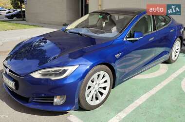 Лифтбек Tesla Model S 2016 в Киеве