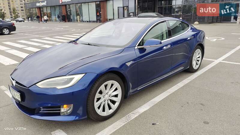 Ліфтбек Tesla Model S 2016 в Києві