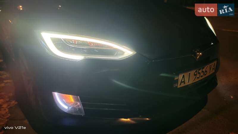 Ліфтбек Tesla Model S 2016 в Києві