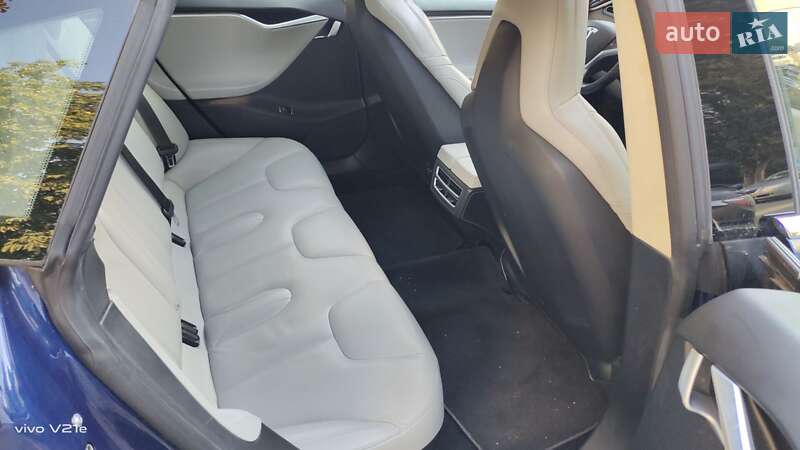 Ліфтбек Tesla Model S 2016 в Києві