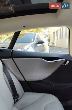 Лифтбек Tesla Model S 2016 в Киеве