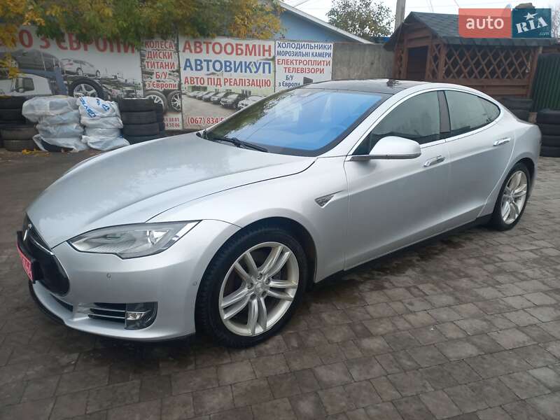 Tesla Model S 2015
