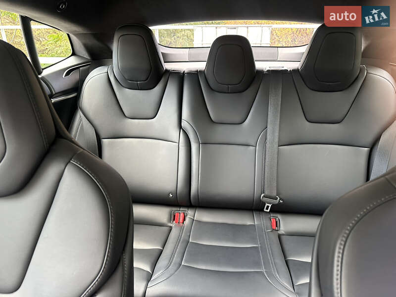 Лифтбек Tesla Model S 2018 в Киеве