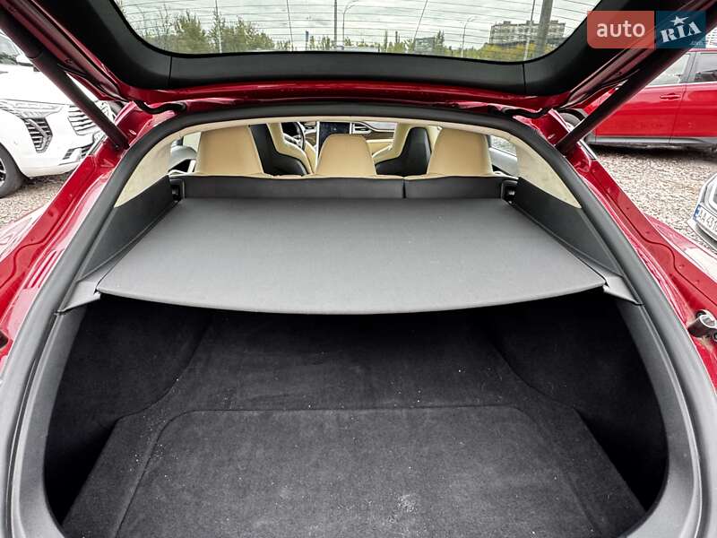 Лифтбек Tesla Model S 2015 в Киеве