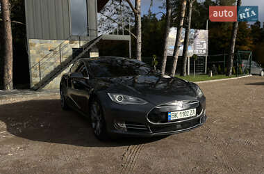 Ліфтбек Tesla Model S 2015 в Рівному