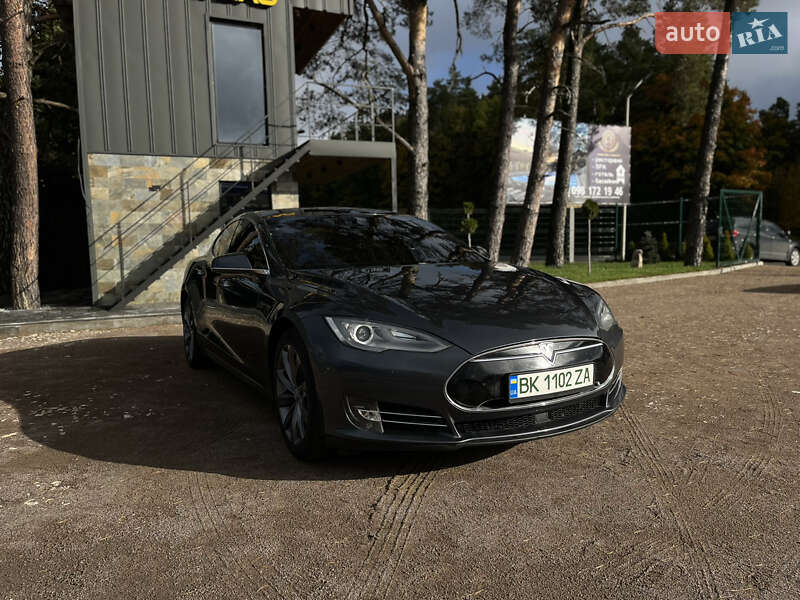Tesla Model S 2015