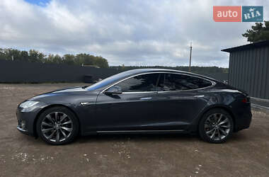 Лифтбек Tesla Model S 2015 в 
