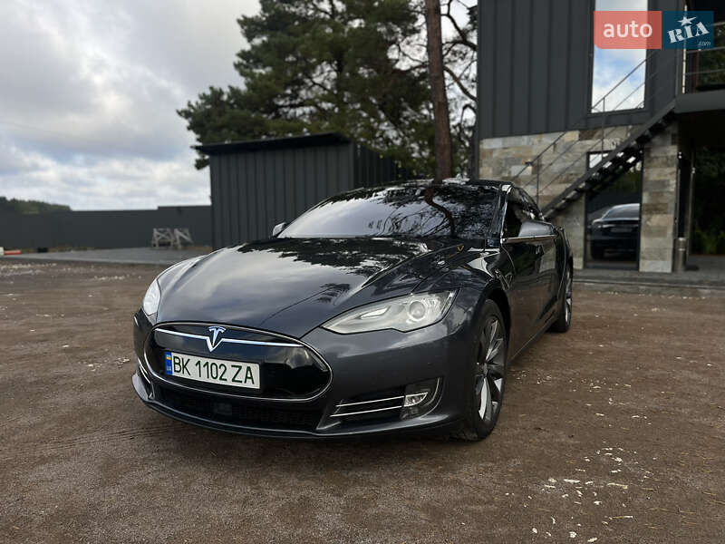 Лифтбек Tesla Model S 2015 в Ровно фото 9 Лифтбек Tesla Model S 2015 в Ровно