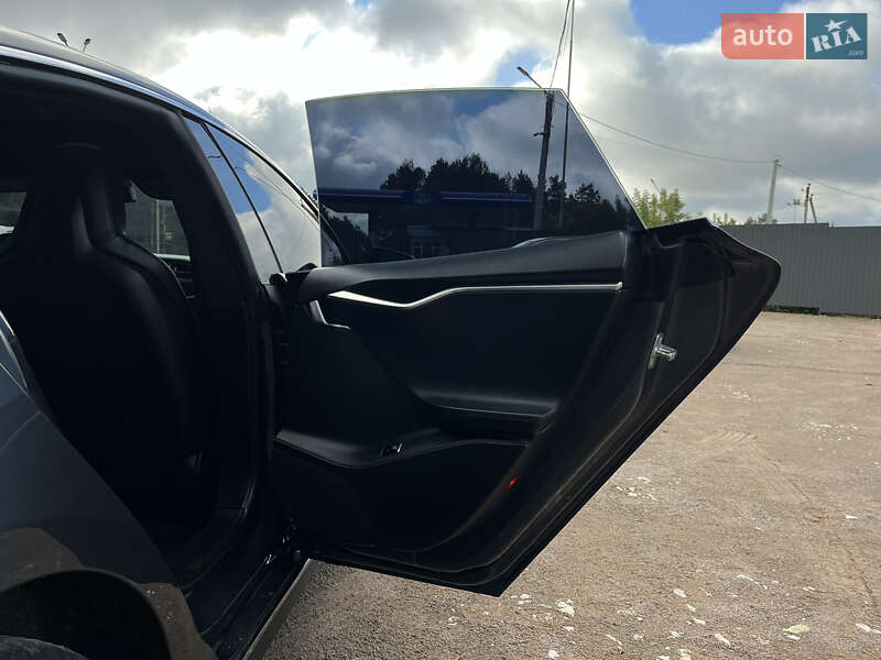 Лифтбек Tesla Model S 2015 в Ровно фото 14 Лифтбек Tesla Model S 2015 в Ровно