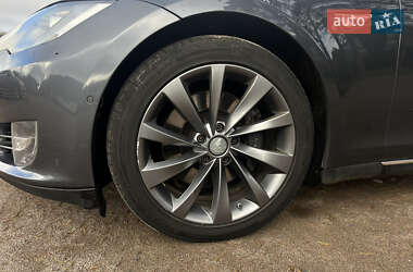 Лифтбек Tesla Model S 2015 в 