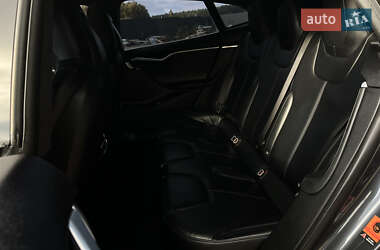 Лифтбек Tesla Model S 2015 в 