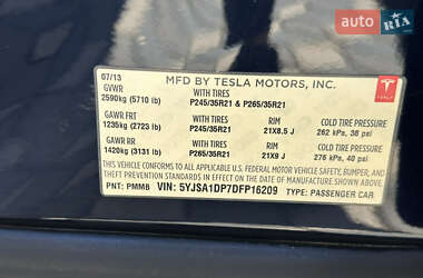 Ліфтбек Tesla Model S 2013 в 