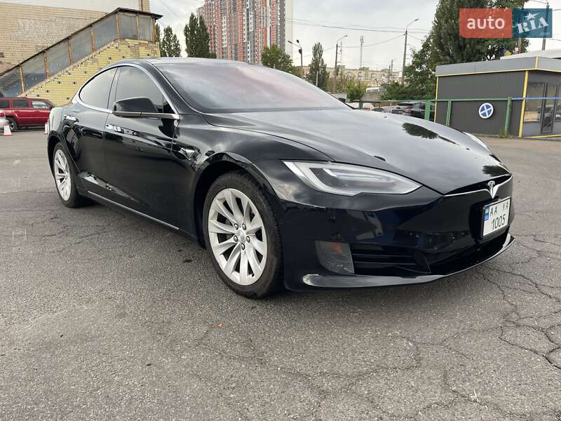 Лифтбек Tesla Model S 2016 в 
