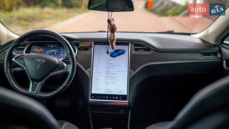 Ліфтбек Tesla Model S 2013 в Чернівцях