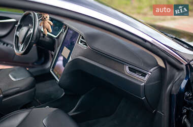 Лифтбек Tesla Model S 2013 в 