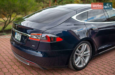 Лифтбек Tesla Model S 2013 в 