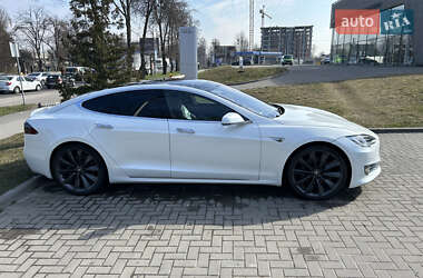 Лифтбек Tesla Model S 2016 в Львове