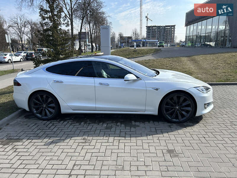 Ліфтбек Tesla Model S 2016 в Львові