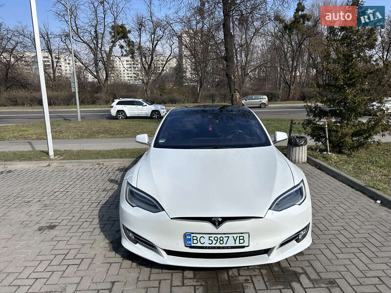 Ліфтбек Tesla Model S 2016 в Львові