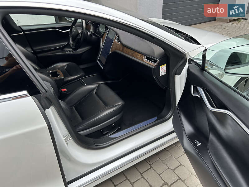 Ліфтбек Tesla Model S 2016 в Львові