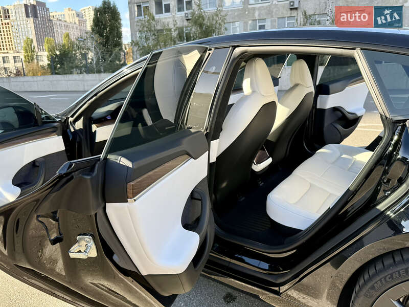 Лифтбек Tesla Model S 2022 в Киеве