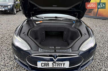 Лифтбек Tesla Model S 2013 в 