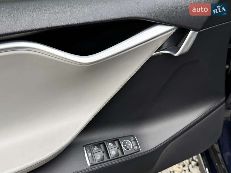 Лифтбек Tesla Model S 2013 в Стрые