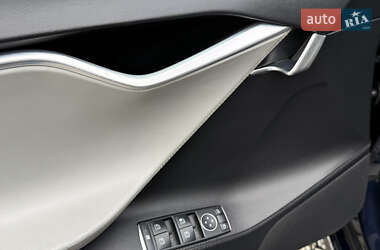 Лифтбек Tesla Model S 2013 в 
