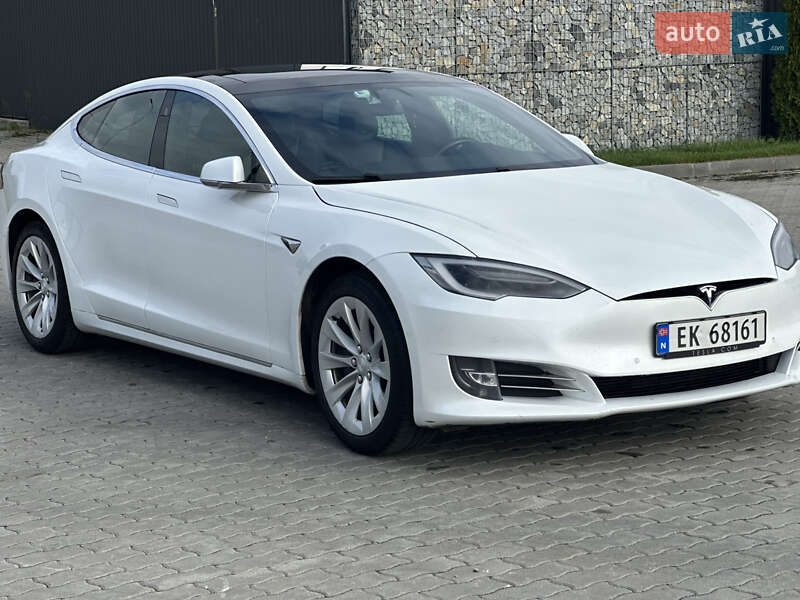 Ліфтбек Tesla Model S 2018 в Львові