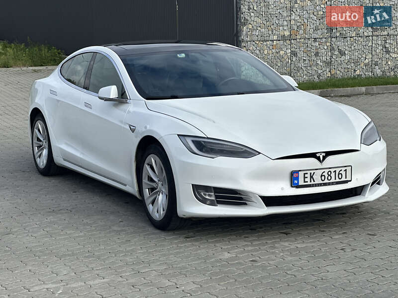 Лифтбек Tesla Model S 2018 в 