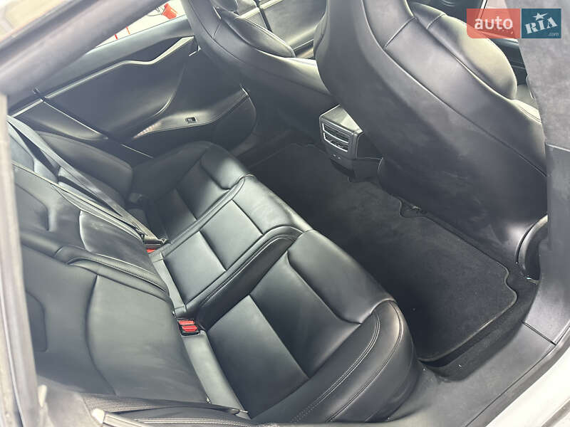 Ліфтбек Tesla Model S 2018 в Львові