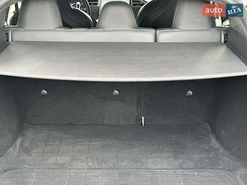 Ліфтбек Tesla Model S 2018 в Львові