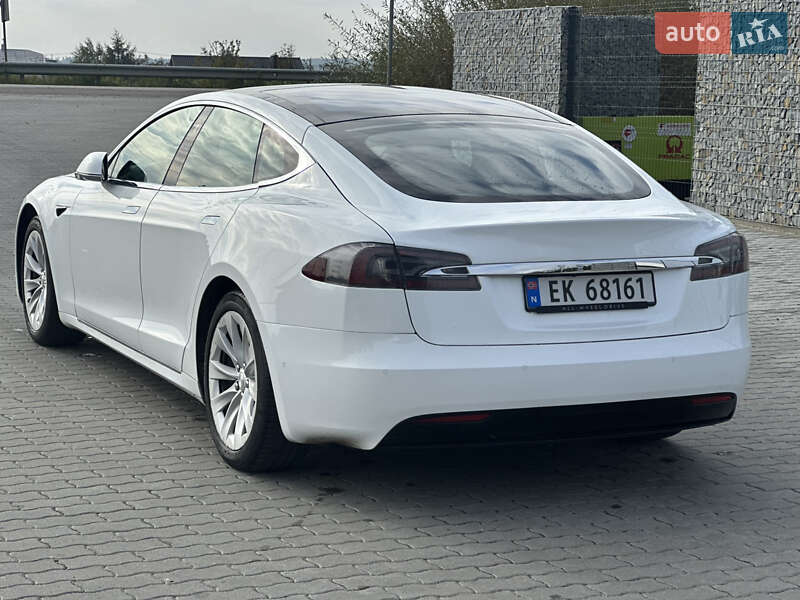 Ліфтбек Tesla Model S 2018 в Львові