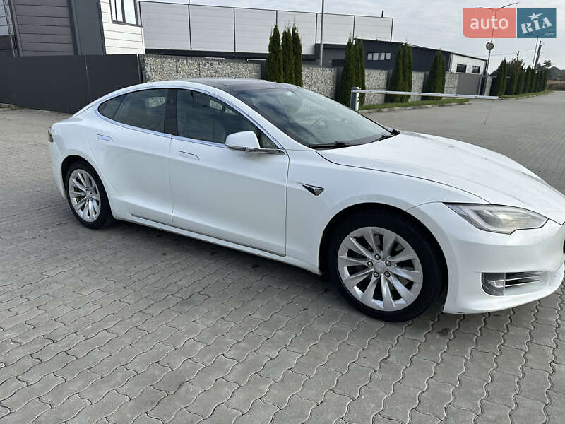 Ліфтбек Tesla Model S 2018 в Львові